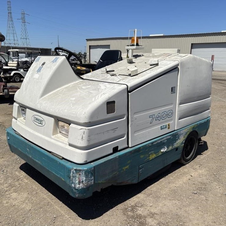 2005 TENNANT 7400