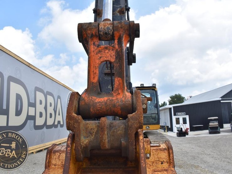 2013-deere-350g-lc-image-48