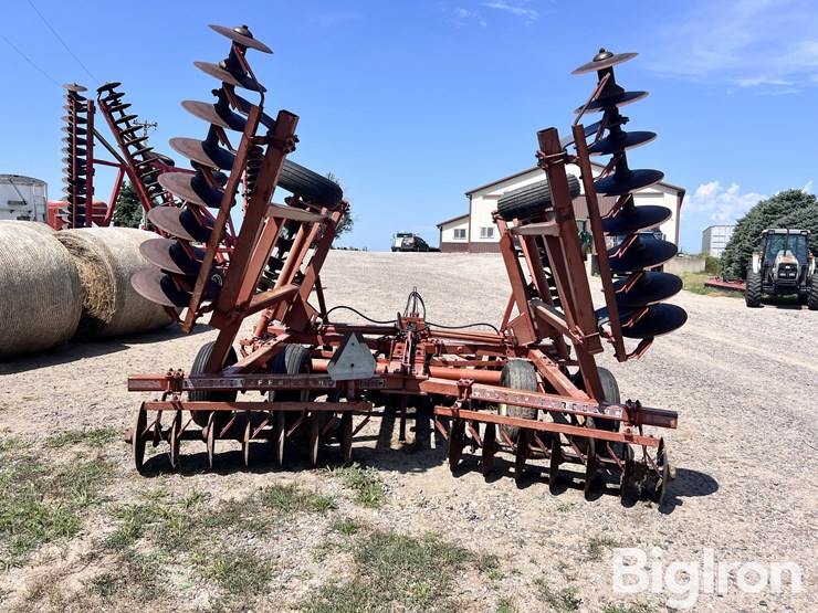 massey-ferguson-820-image-6
