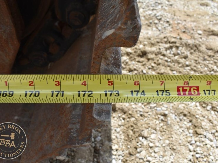 2018-deere-210g-lc-image-43