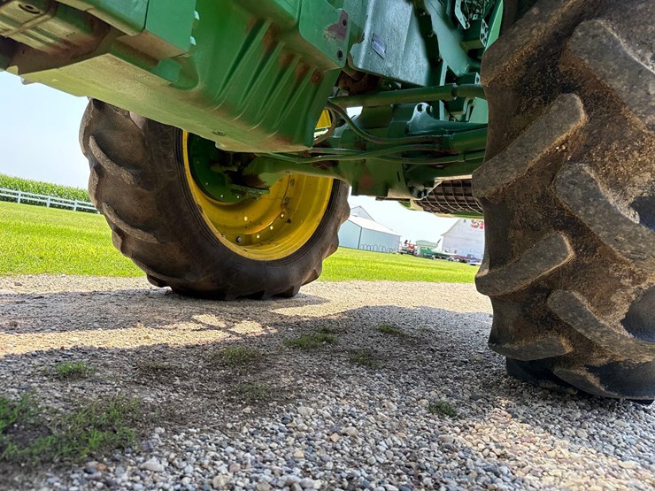2013-john-deere-8260r-image-50