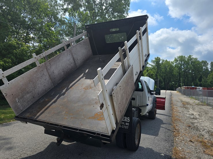 2011-ford-f550-image-95