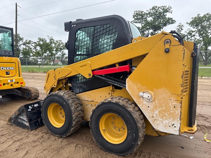 2023-caterpillar-236d3-image-8
