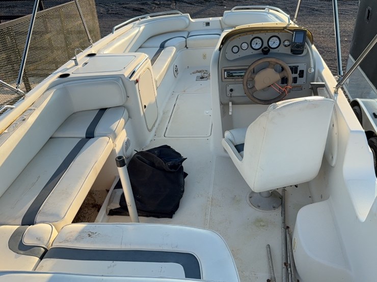 #3056-•-2001-bayliner-21'-ski-boat-image-13