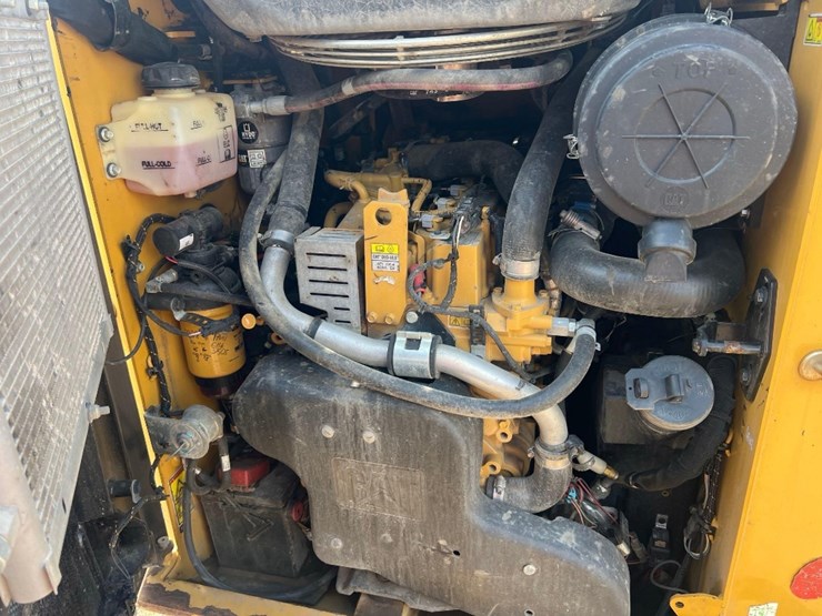 2021-caterpillar-259d3-image-15