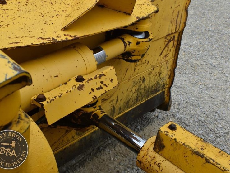 2015-komatsu-d61exi-23-image-14