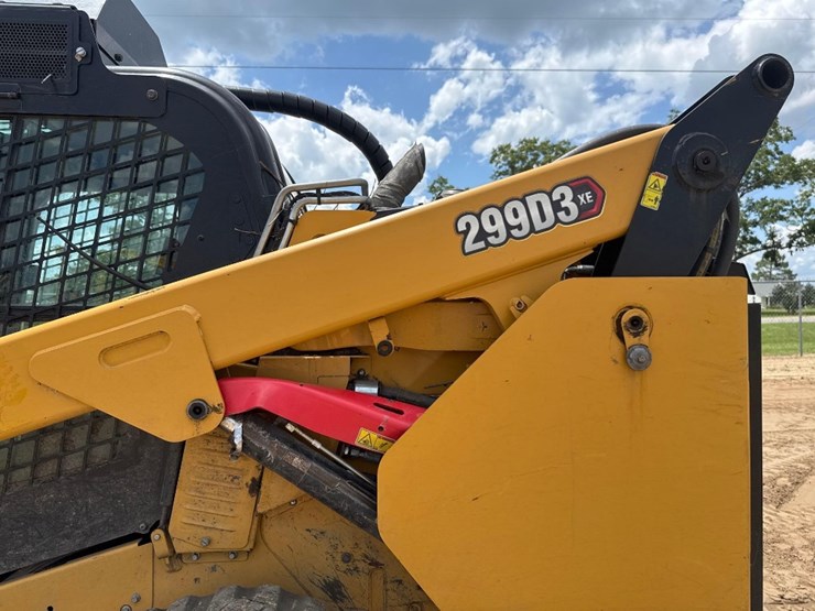 2021-caterpillar-299d3-xe-image-23