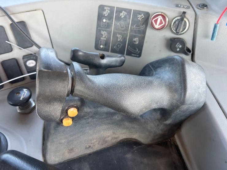 2018-caterpillar-d8t-image-36
