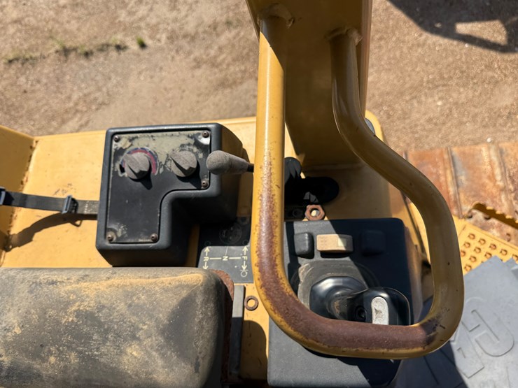 caterpillar-d3g-lgp-image-30