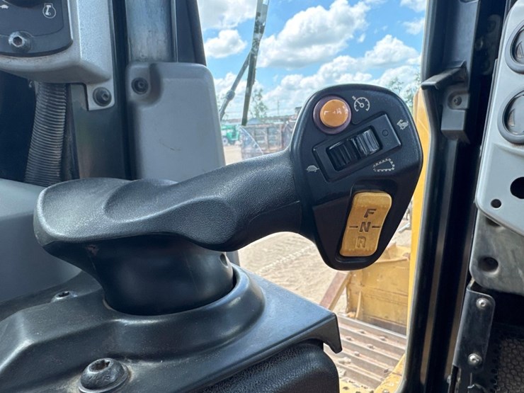 2018-caterpillar-d6t-lgp-image-34