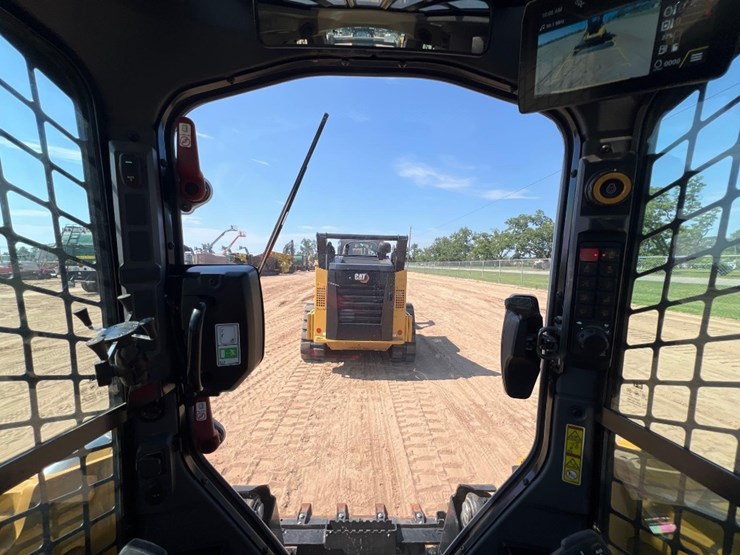 2025-caterpillar-265-skid-steer-image-37