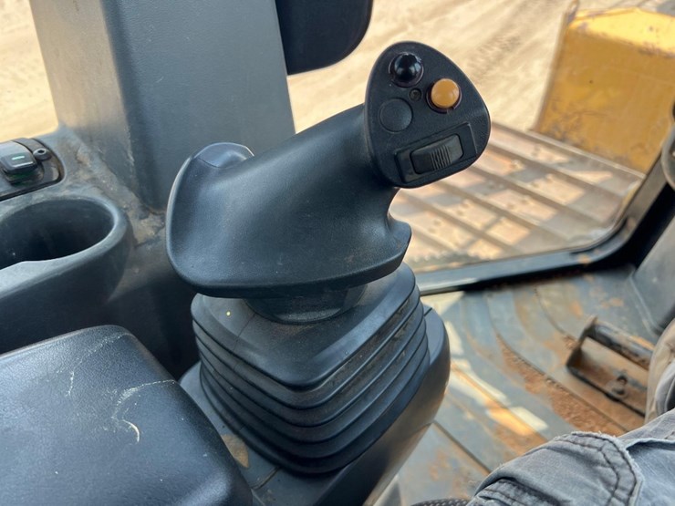 2021-caterpillar-d3-lgp-image-35