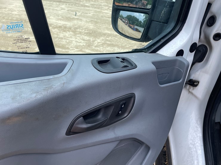 2015-ford-transit-image-39
