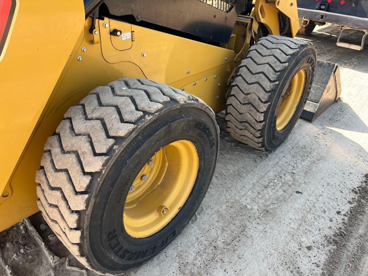 2019-caterpillar-262d3-image-18
