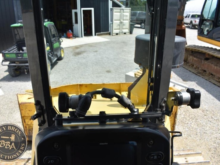 2015-komatsu-d61exi-23-image-56