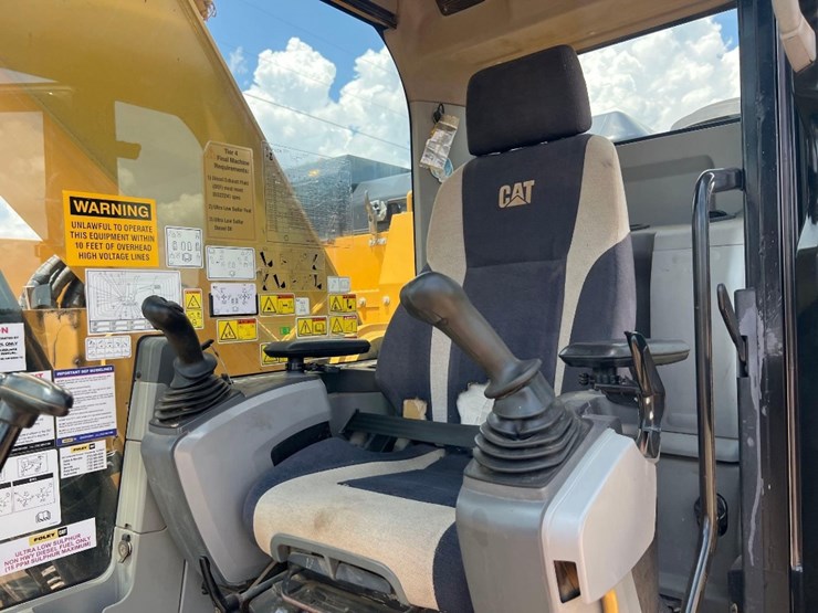 2016-caterpillar-335fl-image-35