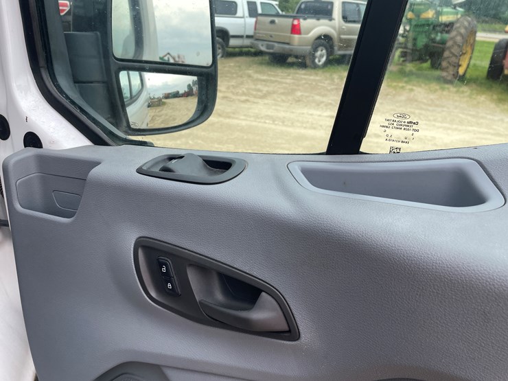 2015-ford-transit-image-49