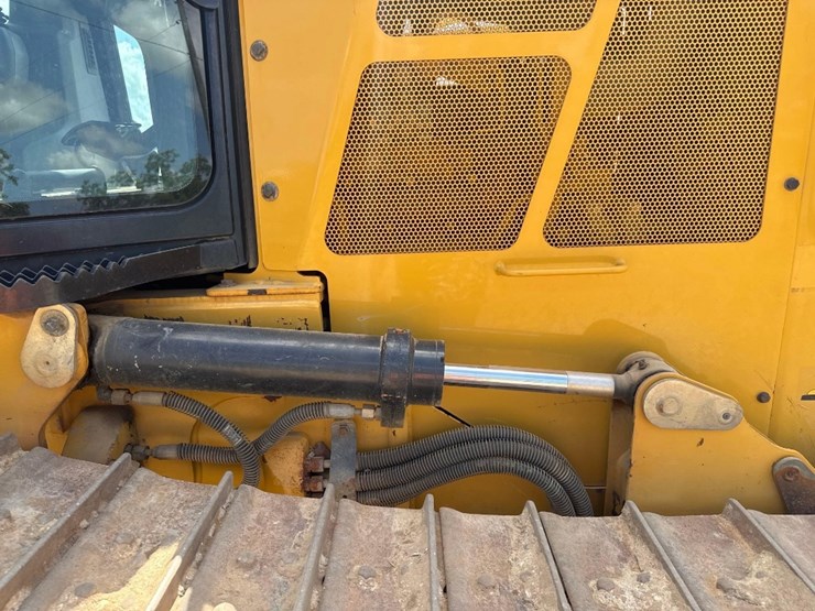 2019-caterpillar-d3k2-xl-image-23