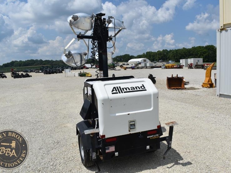 2019-allmand-bros-night-lite-v-series-image-4