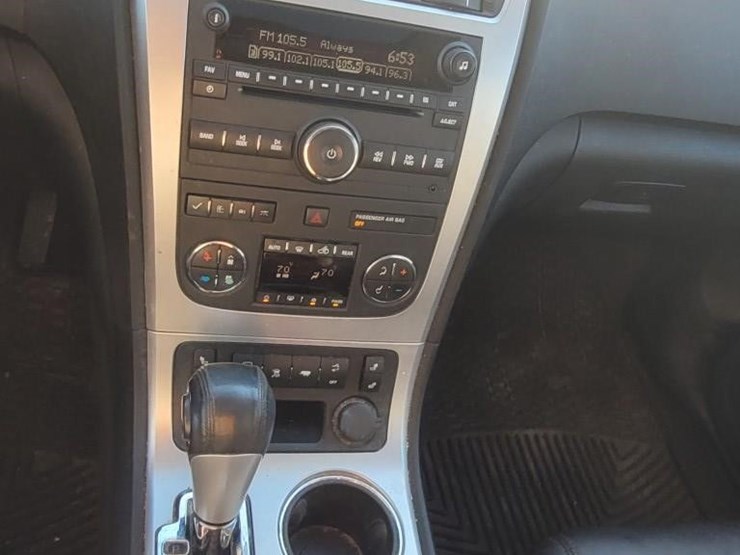 2011-gmc-acadia-image-17