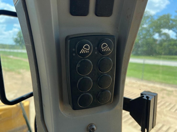 2019-caterpillar-d6-lgp-image-40