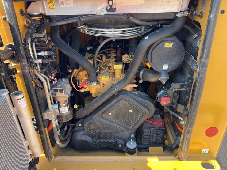 2025-caterpillar-265-skid-steer-image-27