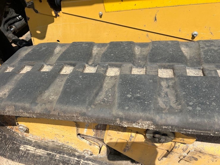 2021-caterpillar-259d3-image-25