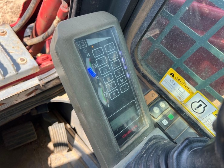 2019-takeuchi-tl8-image-30