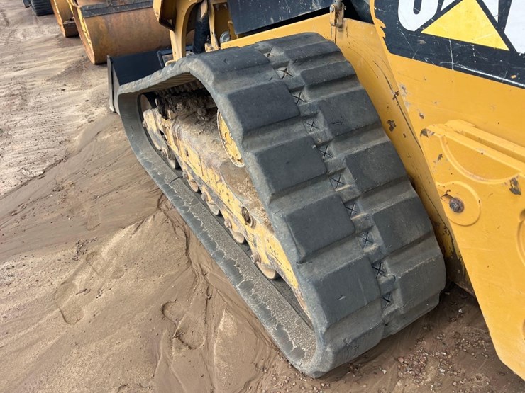 2015-caterpillar-289d-image-22