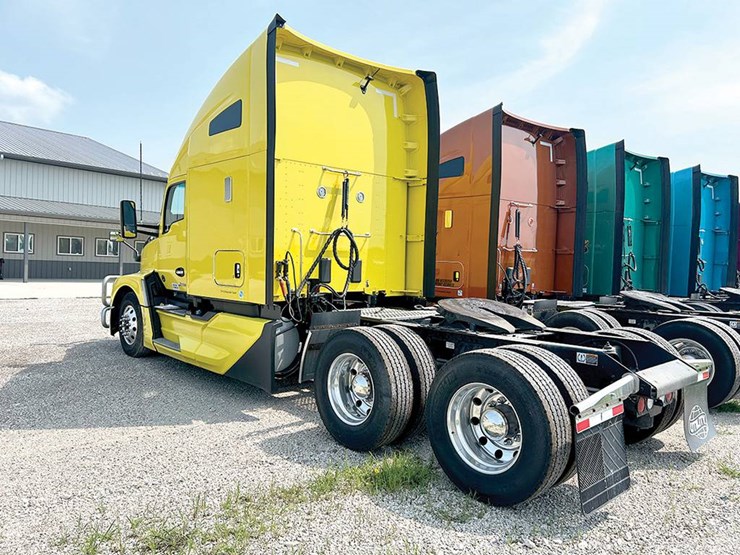 2023-kenworth-t680-image-3