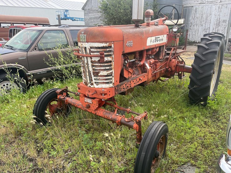 farmall-400-tractor-image-1