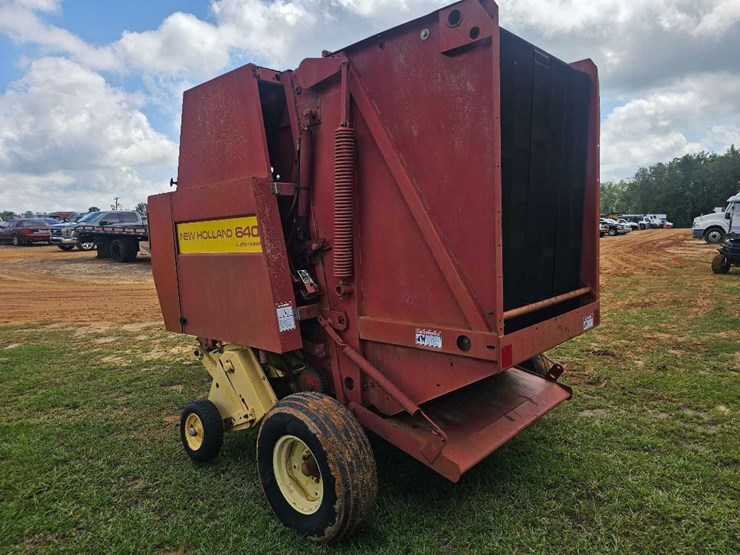 new-holland-640-image-3