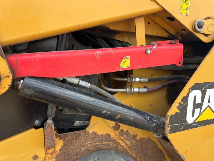 2016-caterpillar-259d-image-12