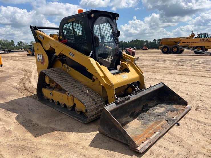 2021-caterpillar-299d3-image-5