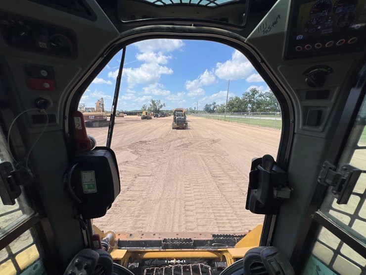 2019-caterpillar-259d-image-35
