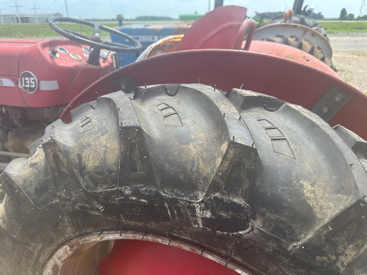 massey-ferguson-135-image-6