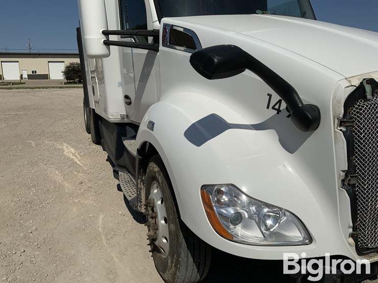 2017-kenworth-t680-image-12