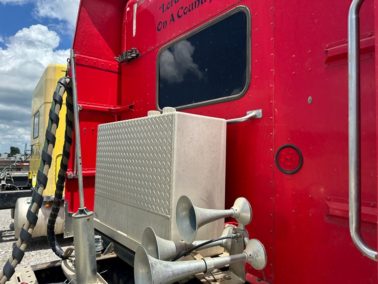 2003-peterbilt-379-image-52