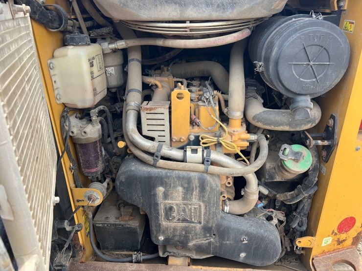 2016-caterpillar-259d-image-15