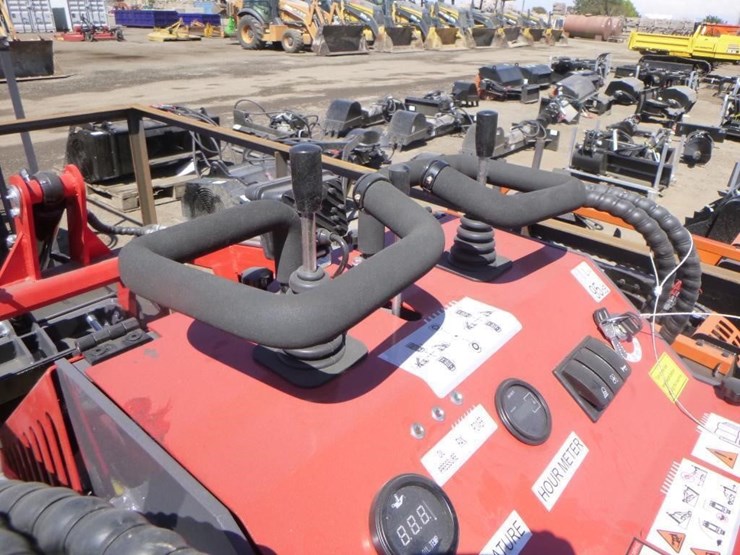 2025-agt-ysrt14-skid-steer-track-loader-image-14