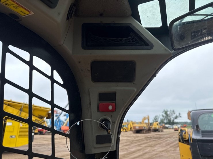 2018-caterpillar-239d-image-23