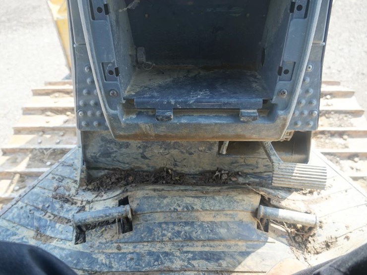 2017-deere-550k-image-24