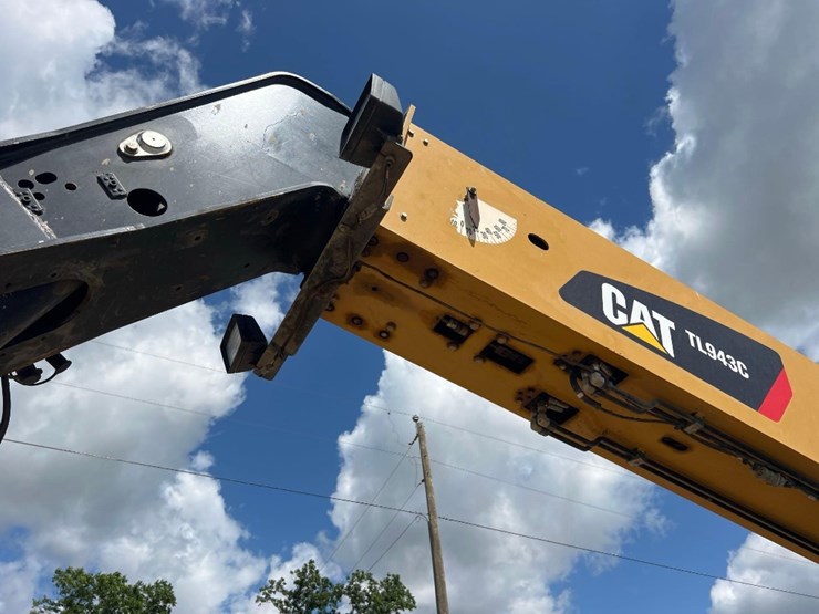2013-caterpillar-tl943c-image-12