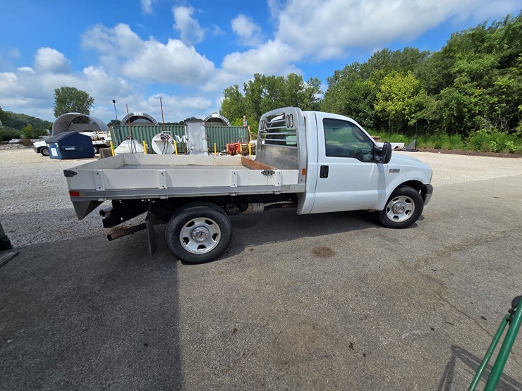 2005-ford-f350-image-26