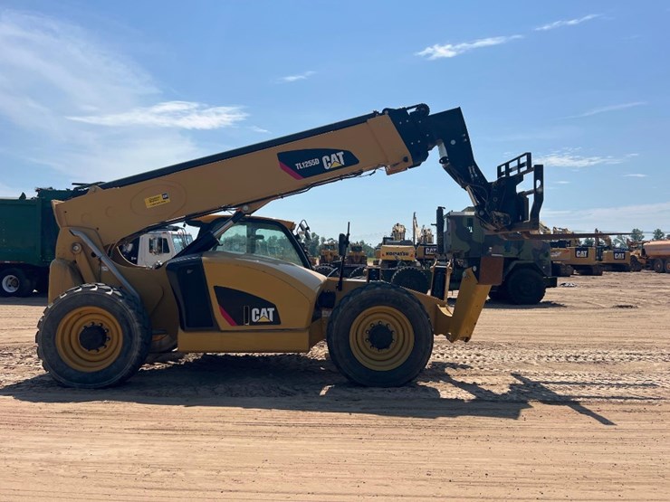 2020-caterpillar-tl1255d-image-5