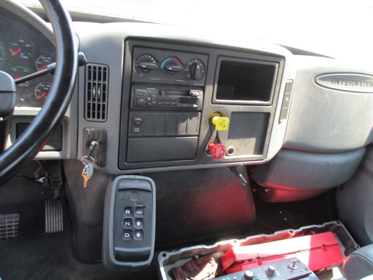 2005-international-durastar-4400-image-9
