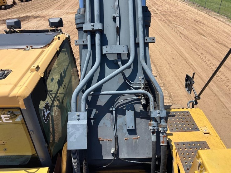 2013-deere-470g-lc-image-34