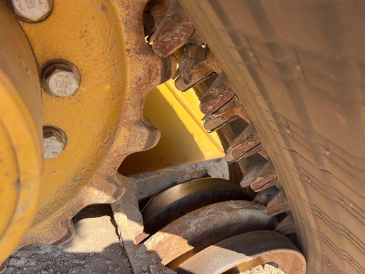 2024-caterpillar-299d3-image-10