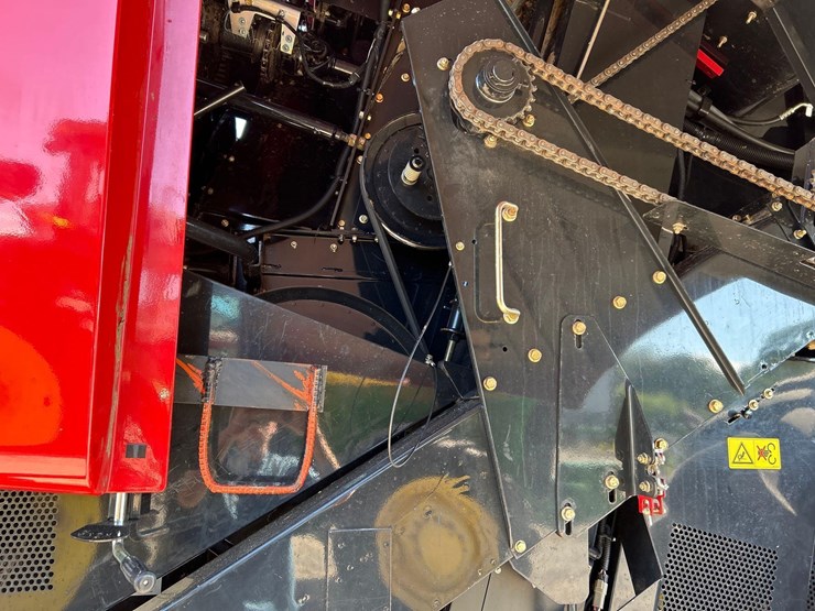 2014-case-ih-5140-image-29