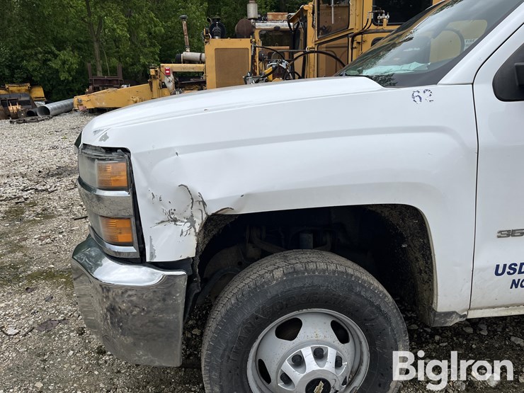 2015-chevrolet-silverado-3500-image-14